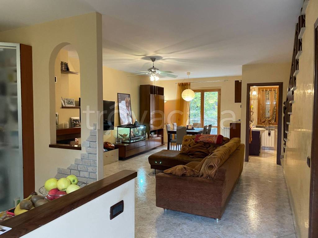 casa indipendente in vendita a Civitella in Val di Chiana in zona Tegoleto