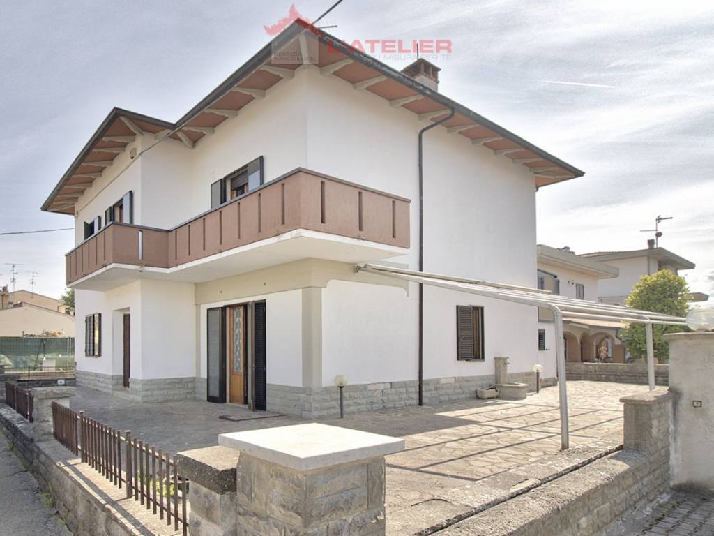 casa indipendente in vendita a Civitella in Val di Chiana in zona Tegoleto
