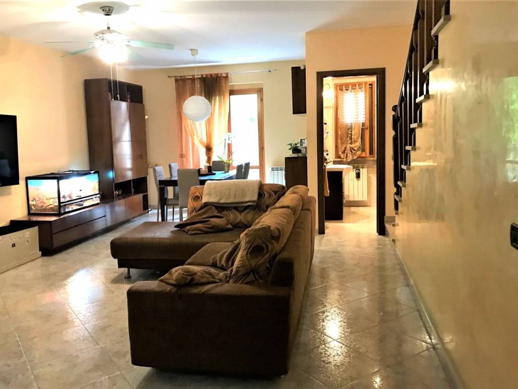 casa indipendente in vendita a Civitella in Val di Chiana in zona Tegoleto