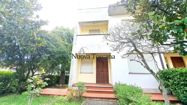 casa indipendente in vendita a Civitella in Val di Chiana in zona Pieve al Toppo