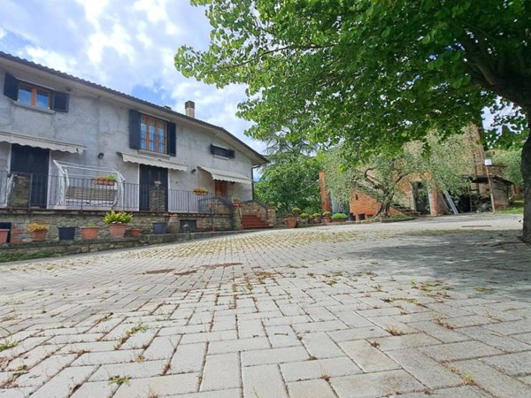 casa indipendente in vendita a Civitella in Val di Chiana in zona Viciomaggio