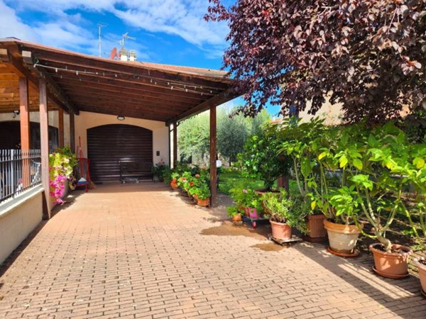 casa indipendente in vendita a Civitella in Val di Chiana in zona Pieve al Toppo