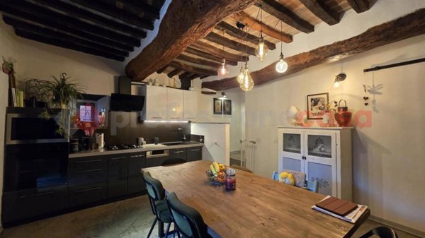 casa indipendente in vendita a Civitella in Val di Chiana in zona Viciomaggio