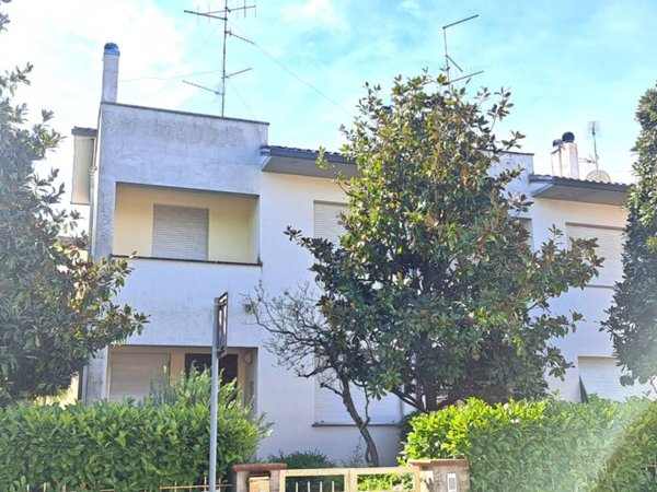 casa indipendente in vendita a Civitella in Val di Chiana in zona Pieve al Toppo