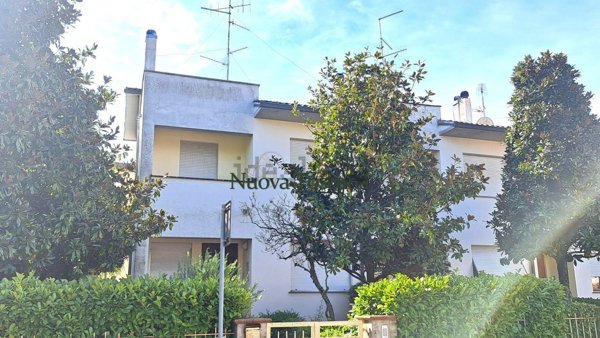 casa indipendente in vendita a Civitella in Val di Chiana in zona Pieve al Toppo