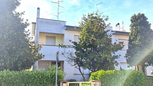 casa indipendente in vendita a Civitella in Val di Chiana in zona Pieve al Toppo