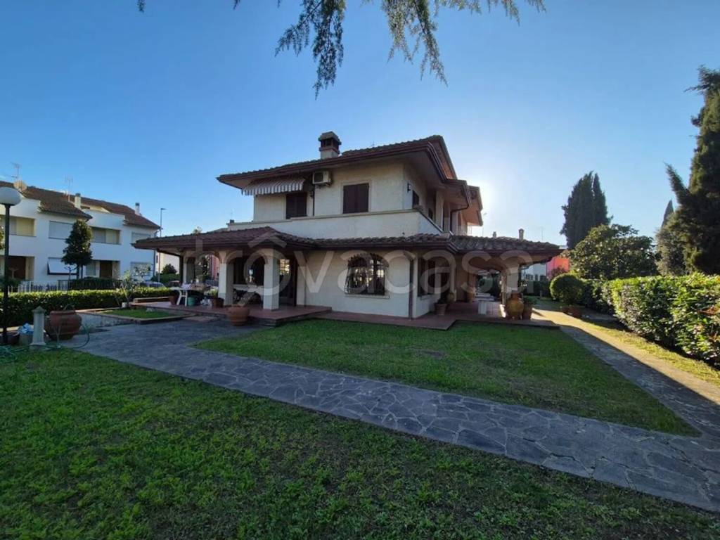 casa indipendente in vendita a Civitella in Val di Chiana in zona Pieve al Toppo