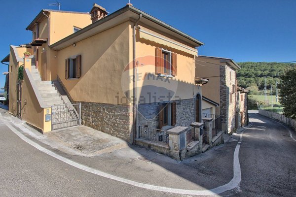 casa indipendente in vendita a Civitella in Val di Chiana in zona Pieve a Maiano