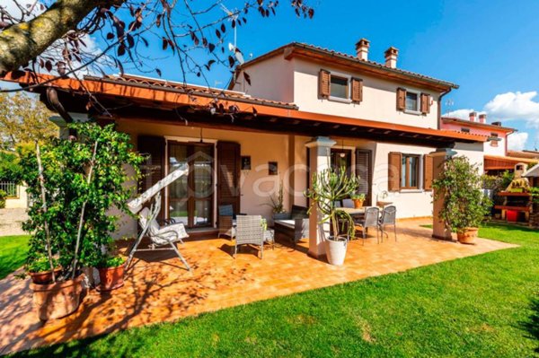 casa indipendente in vendita a Civitella in Val di Chiana in zona Pieve al Toppo