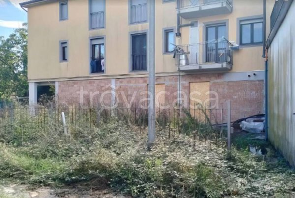 locale commerciale a Civitella in Val di Chiana in zona Pieve al Toppo