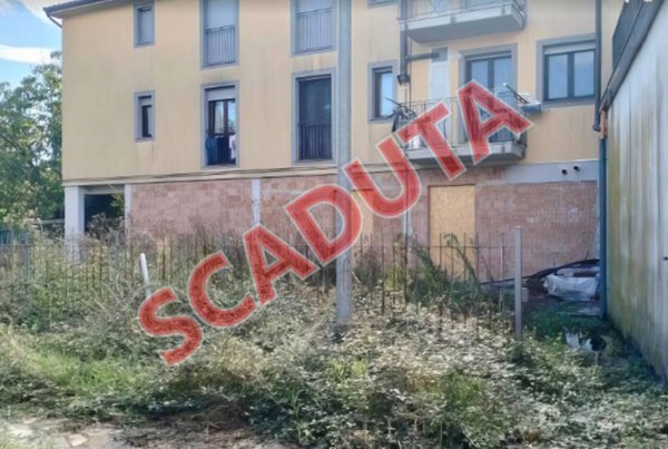 locale commerciale a Civitella in Val di Chiana in zona Pieve al Toppo