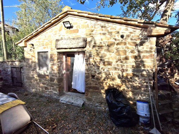 locale commerciale in vendita a Civitella in Val di Chiana in zona Oliveto