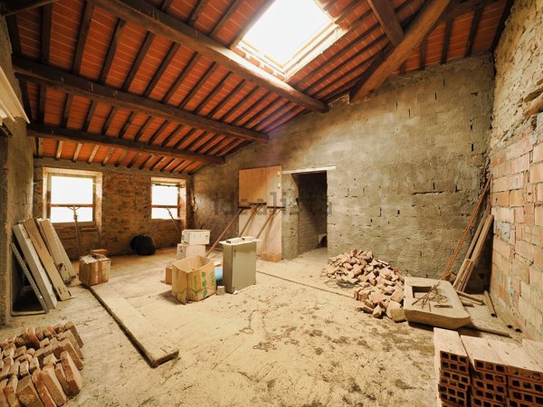 casa indipendente in vendita a Civitella in Val di Chiana in zona Oliveto