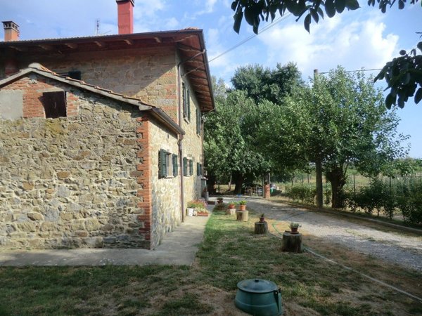 casa indipendente in vendita a Civitella in Val di Chiana in zona Tuori
