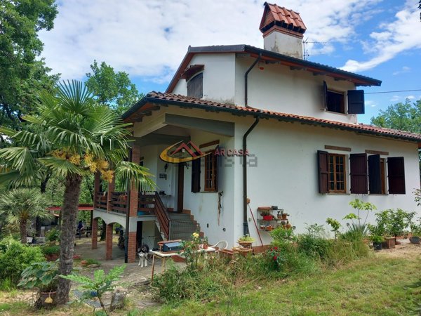 casa indipendente in vendita a Civitella in Val di Chiana in zona Oliveto