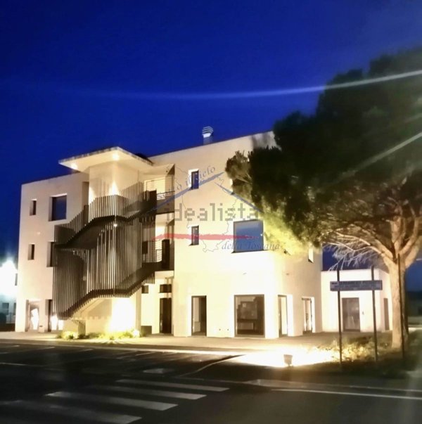 locale commerciale a Civitella in Val di Chiana in zona Pieve al Toppo