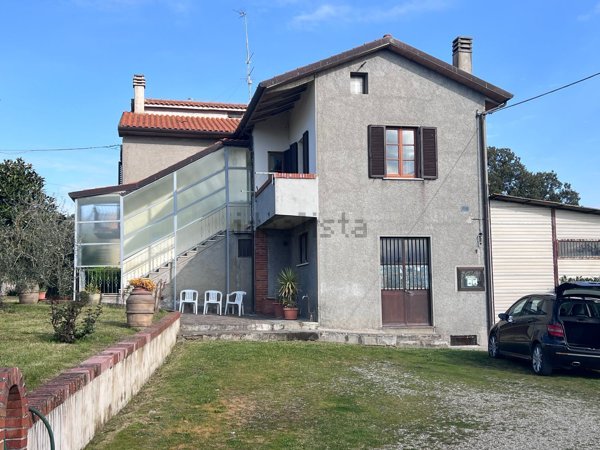 casa indipendente in vendita a Civitella in Val di Chiana in zona Albergo