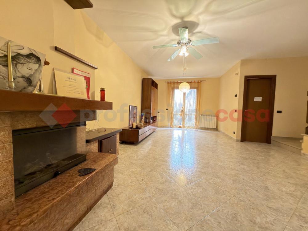 casa indipendente in vendita a Civitella in Val di Chiana in zona Tegoleto