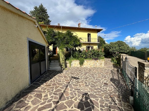 casa indipendente in vendita a Civitella in Val di Chiana