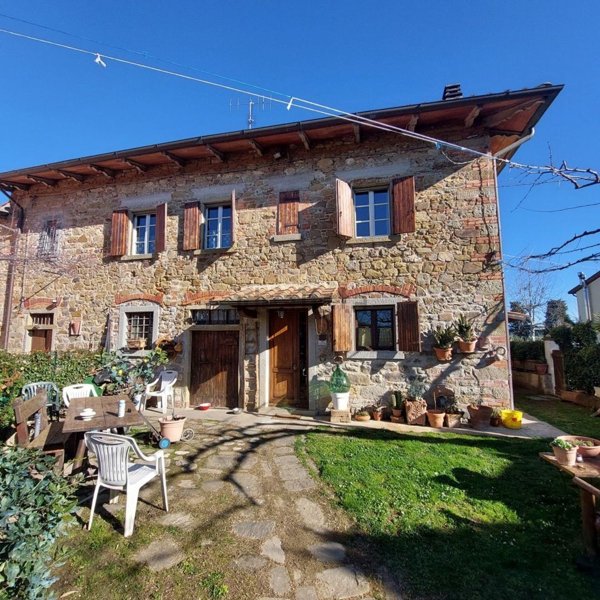 pentavano in vendita a Civitella in Val di Chiana in zona Badia al Pino