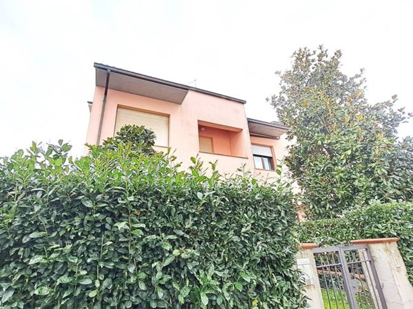 casa indipendente in vendita a Civitella in Val di Chiana in zona Pieve al Toppo