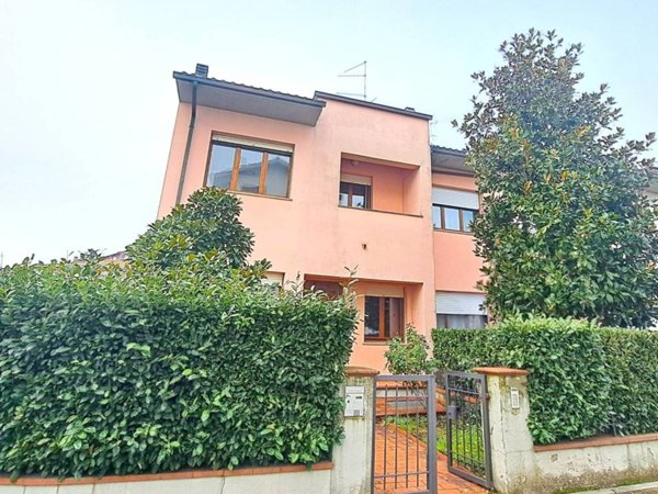 casa indipendente in vendita a Civitella in Val di Chiana in zona Pieve al Toppo