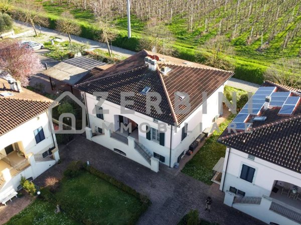 casa indipendente in vendita a Civitella in Val di Chiana in zona Pieve al Toppo