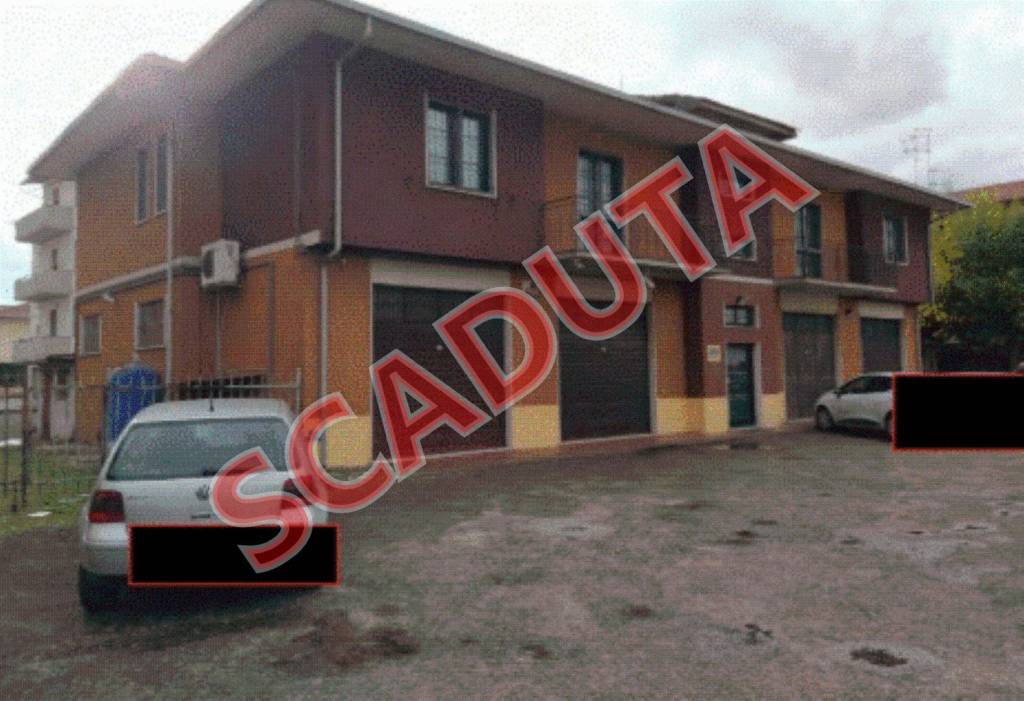 negozio in vendita a Civitella in Val di Chiana in zona Pieve al Toppo