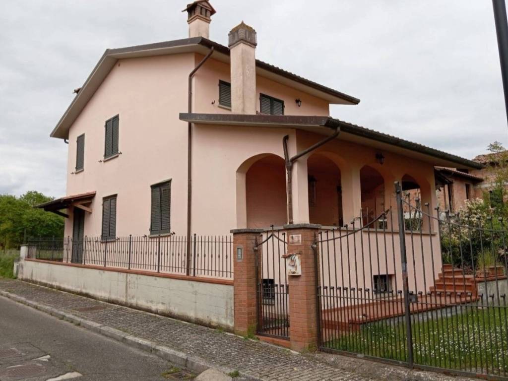 casa indipendente in vendita a Civitella in Val di Chiana in zona Ciggiano