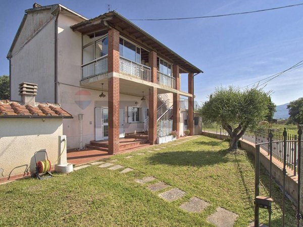 casa indipendente in vendita a Civitella in Val di Chiana in zona Tegoleto