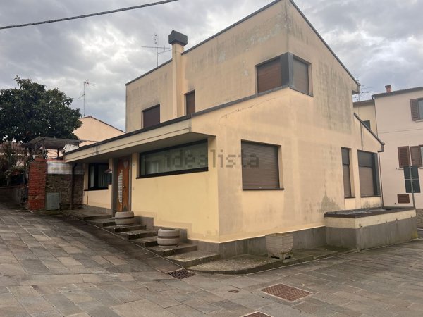 casa indipendente in vendita a Civitella in Val di Chiana in zona Tegoleto
