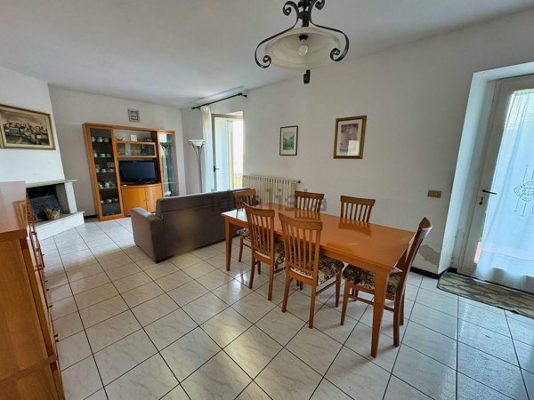 casa indipendente in vendita a Civitella in Val di Chiana in zona Tuori