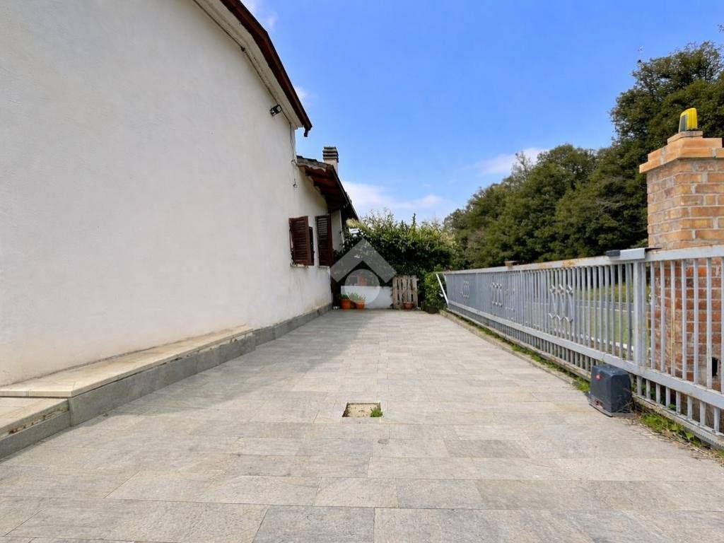 casa semindipendente a Civitella in Val di Chiana in zona Pieve a Maiano