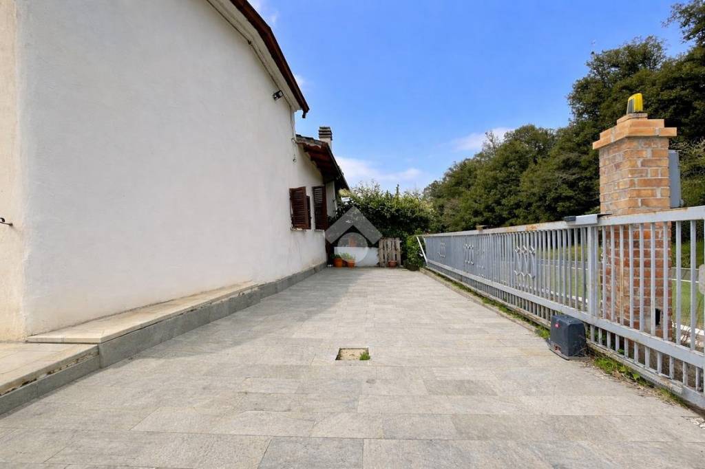 casa indipendente in vendita a Civitella in Val di Chiana in zona Pieve a Maiano