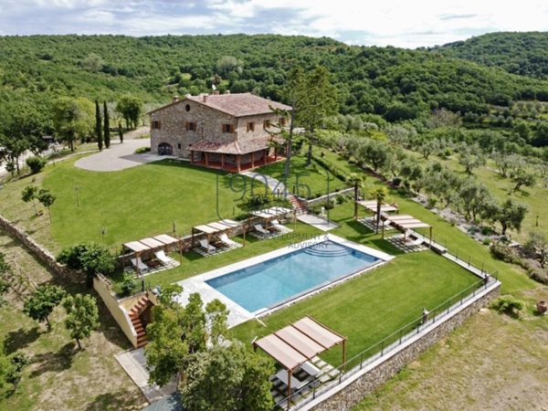 casa indipendente in vendita a Civitella in Val di Chiana in zona Oliveto