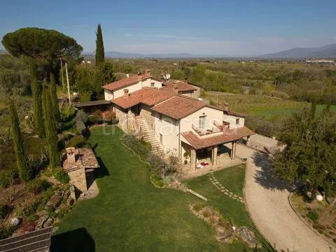 casa indipendente in vendita a Civitella in Val di Chiana in zona Pieve a Maiano