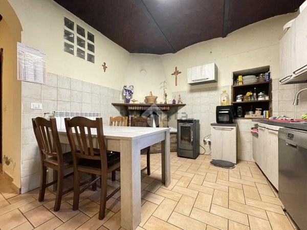 casa indipendente in vendita a Civitella in Val di Chiana in zona Pieve a Maiano