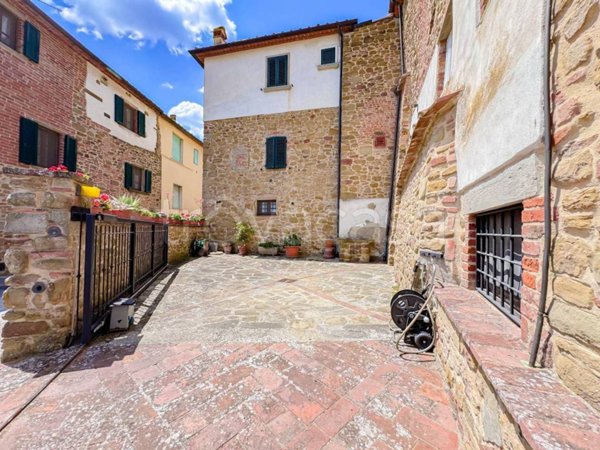 casa indipendente in vendita a Civitella in Val di Chiana in zona Ciggiano