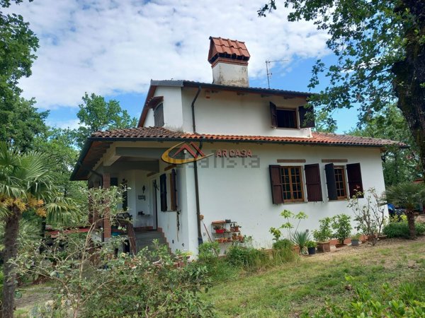 casa indipendente in vendita a Civitella in Val di Chiana in zona Oliveto