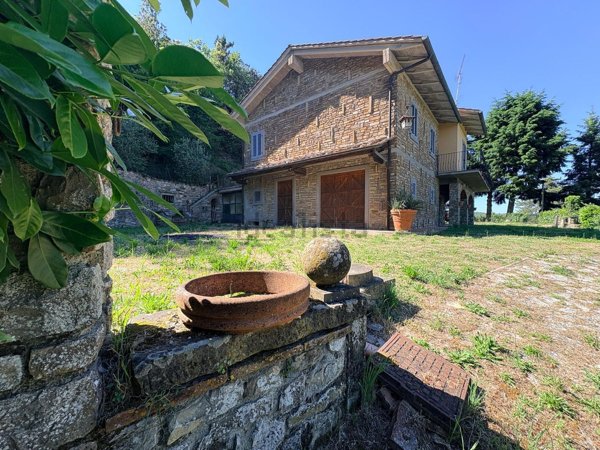 casa indipendente in vendita a Civitella in Val di Chiana in zona Cornia