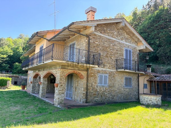 casa indipendente in vendita a Civitella in Val di Chiana in zona Cornia