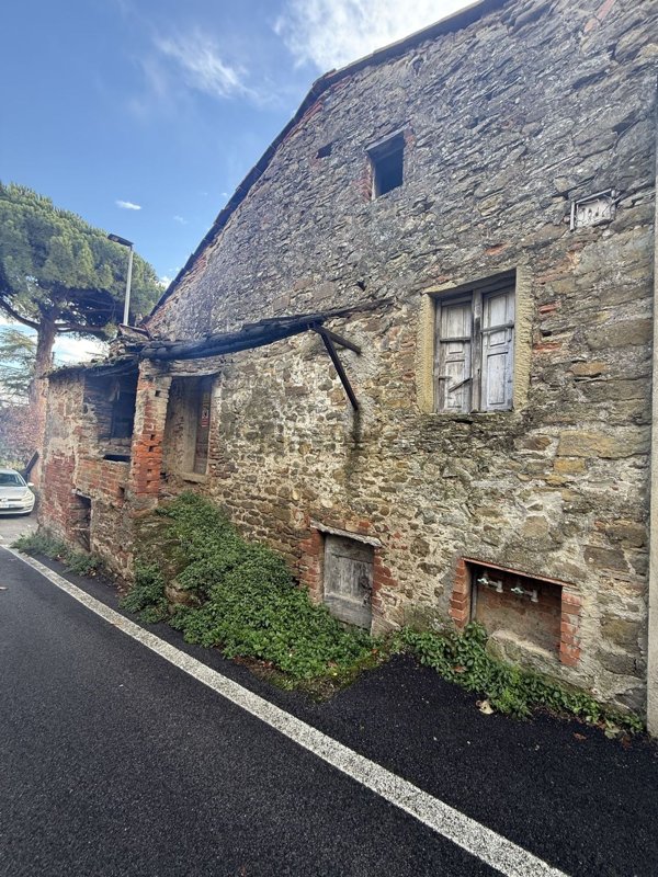 casale in vendita a Civitella in Val di Chiana in zona Viciomaggio