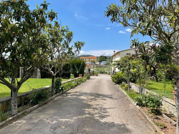 casa indipendente in vendita a Cortona in zona Terontola