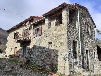 casa indipendente in vendita a Cortona in zona Casale