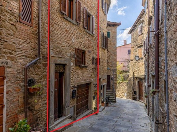 casa indipendente in vendita a Cortona
