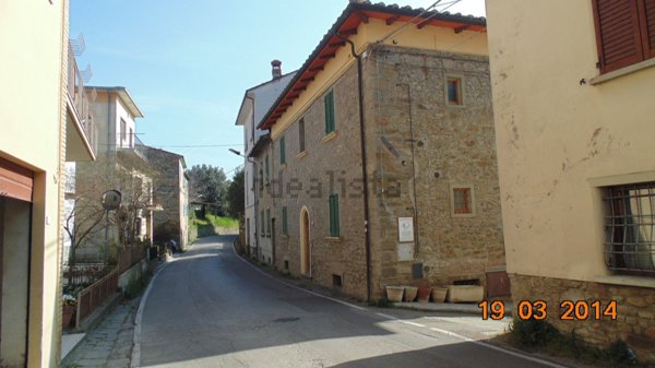 casa indipendente in vendita a Cortona in zona Ossaia