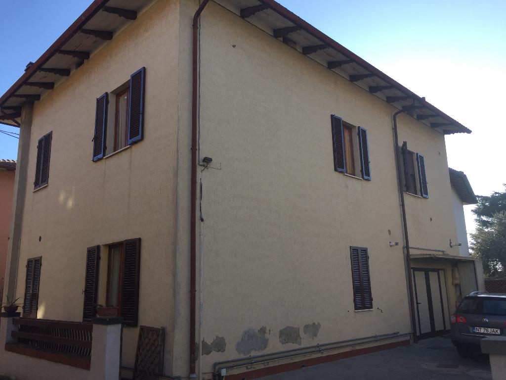 casa indipendente in vendita a Cortona in zona Camucia