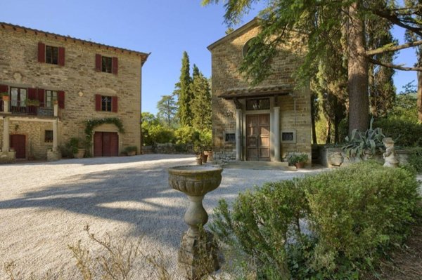 casa indipendente in vendita a Cortona