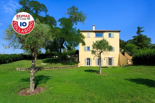 casa indipendente in vendita a Cortona