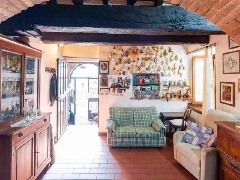 casa indipendente in vendita a Cortona in zona Camucia